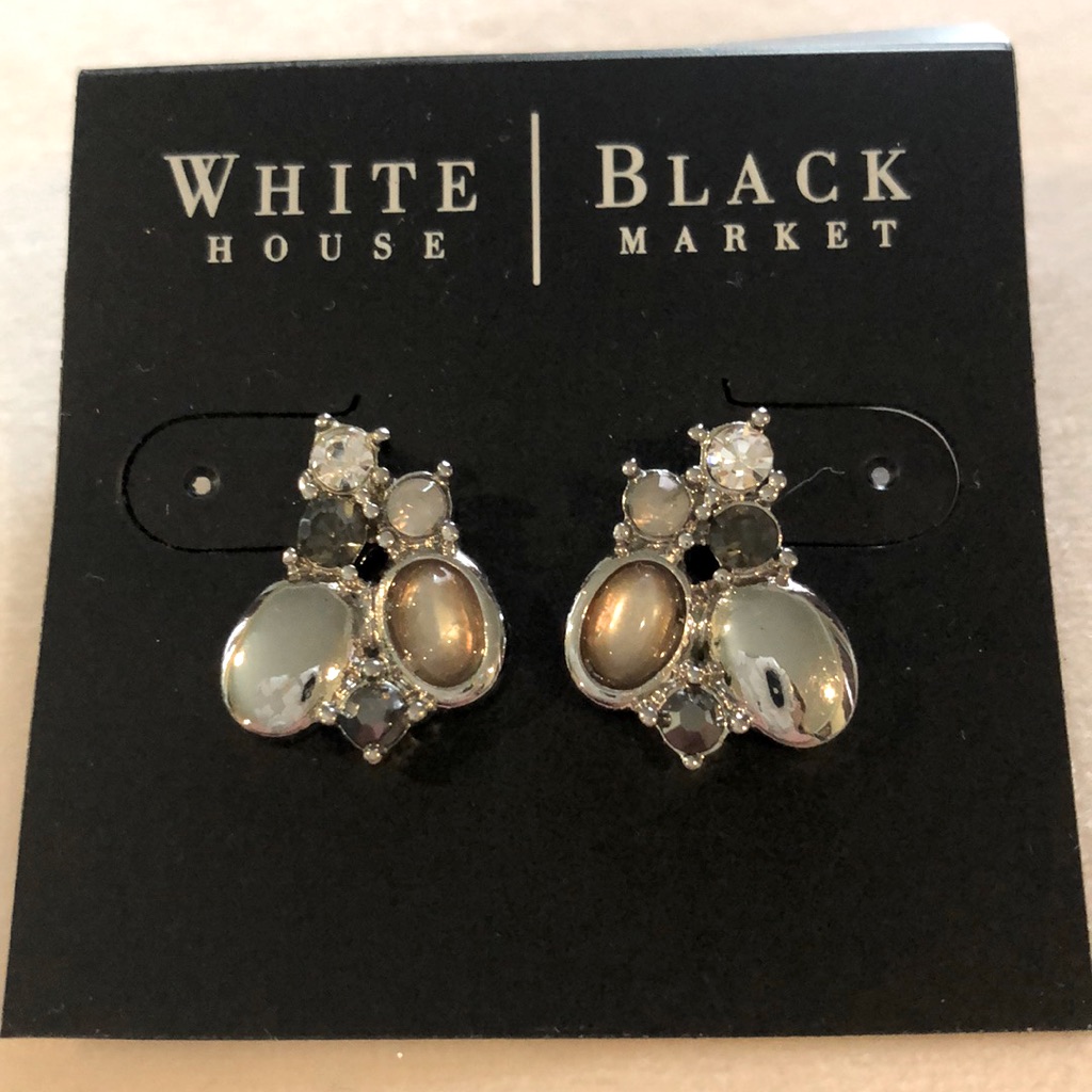 White House Black Market Gray Circle Cluster Studs 15$